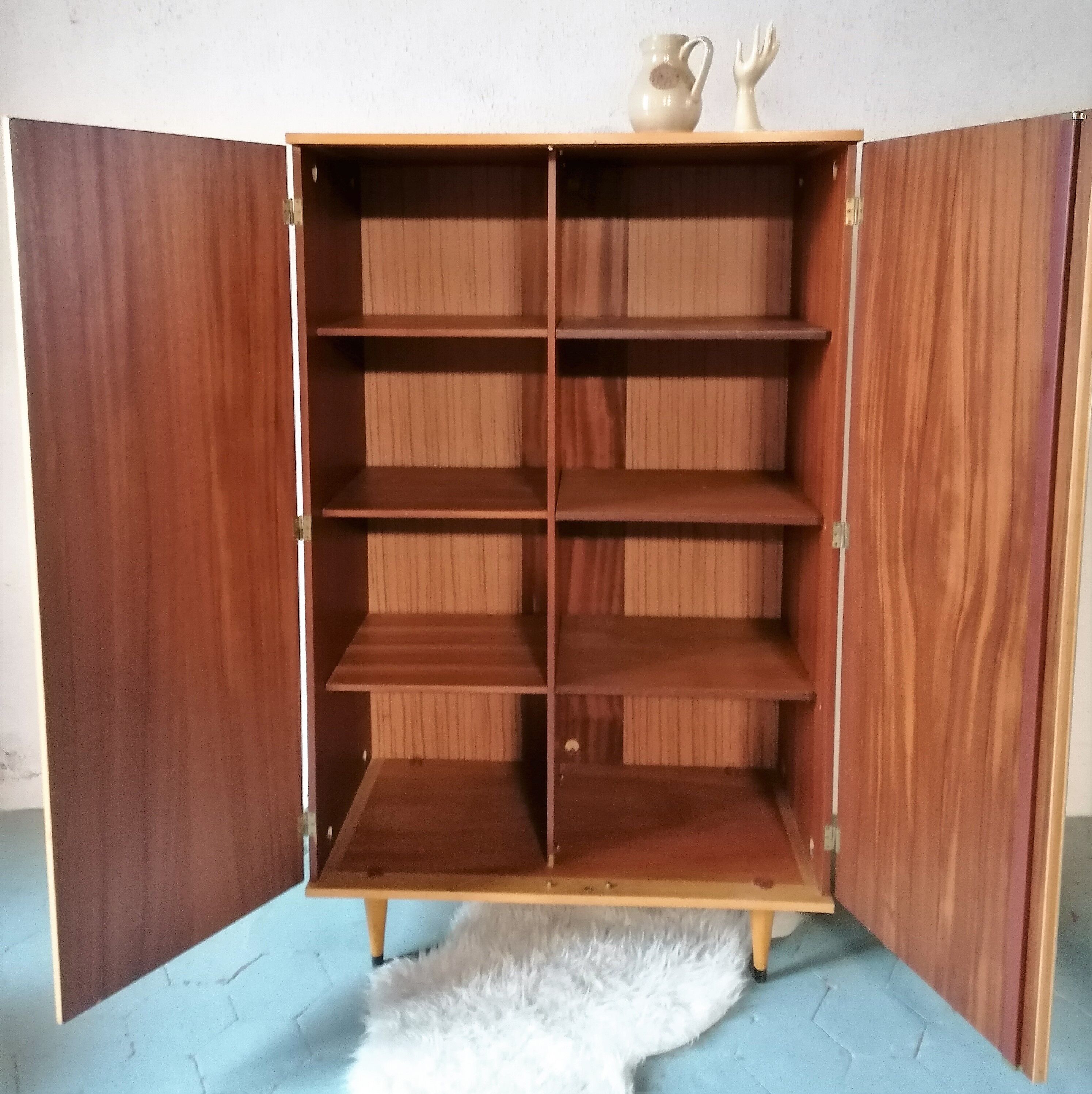 Armoire vintage