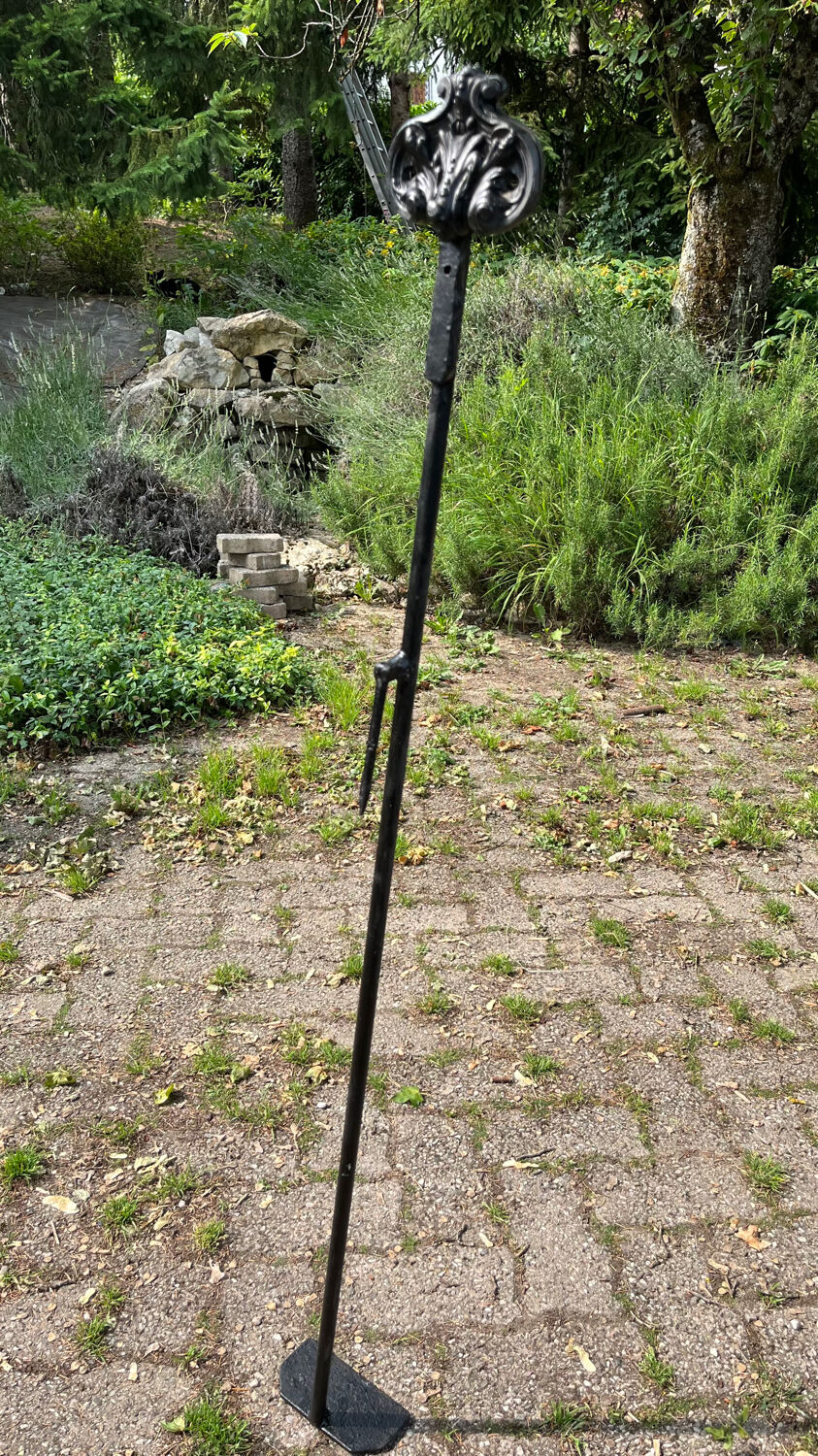 Metal chimney scraper