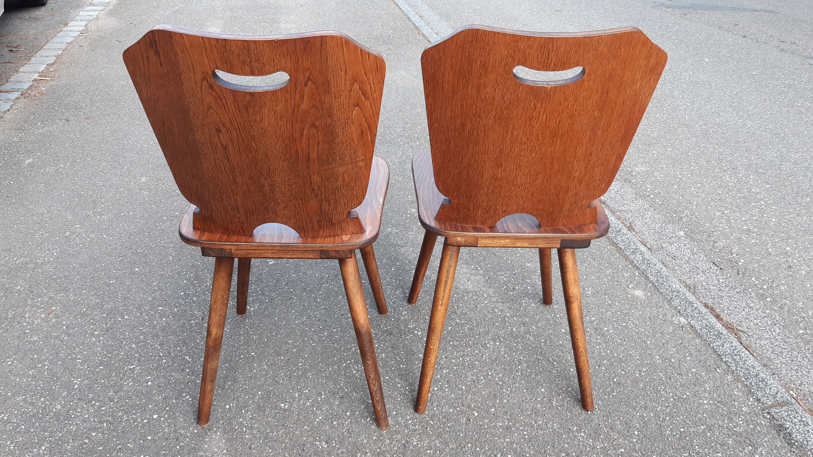 Chaises brutalistes bistrot