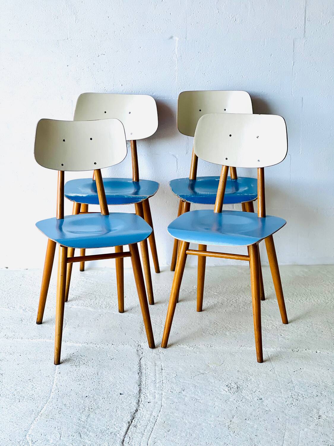 Chaises de salle à manger par TON