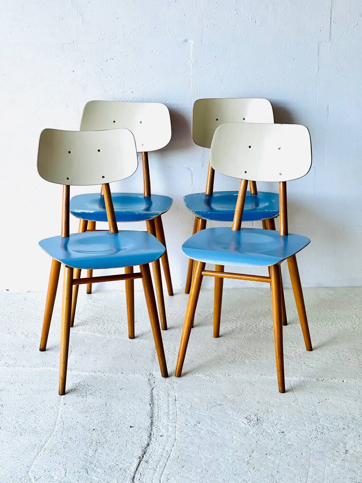 Chaises de salle à manger par TON