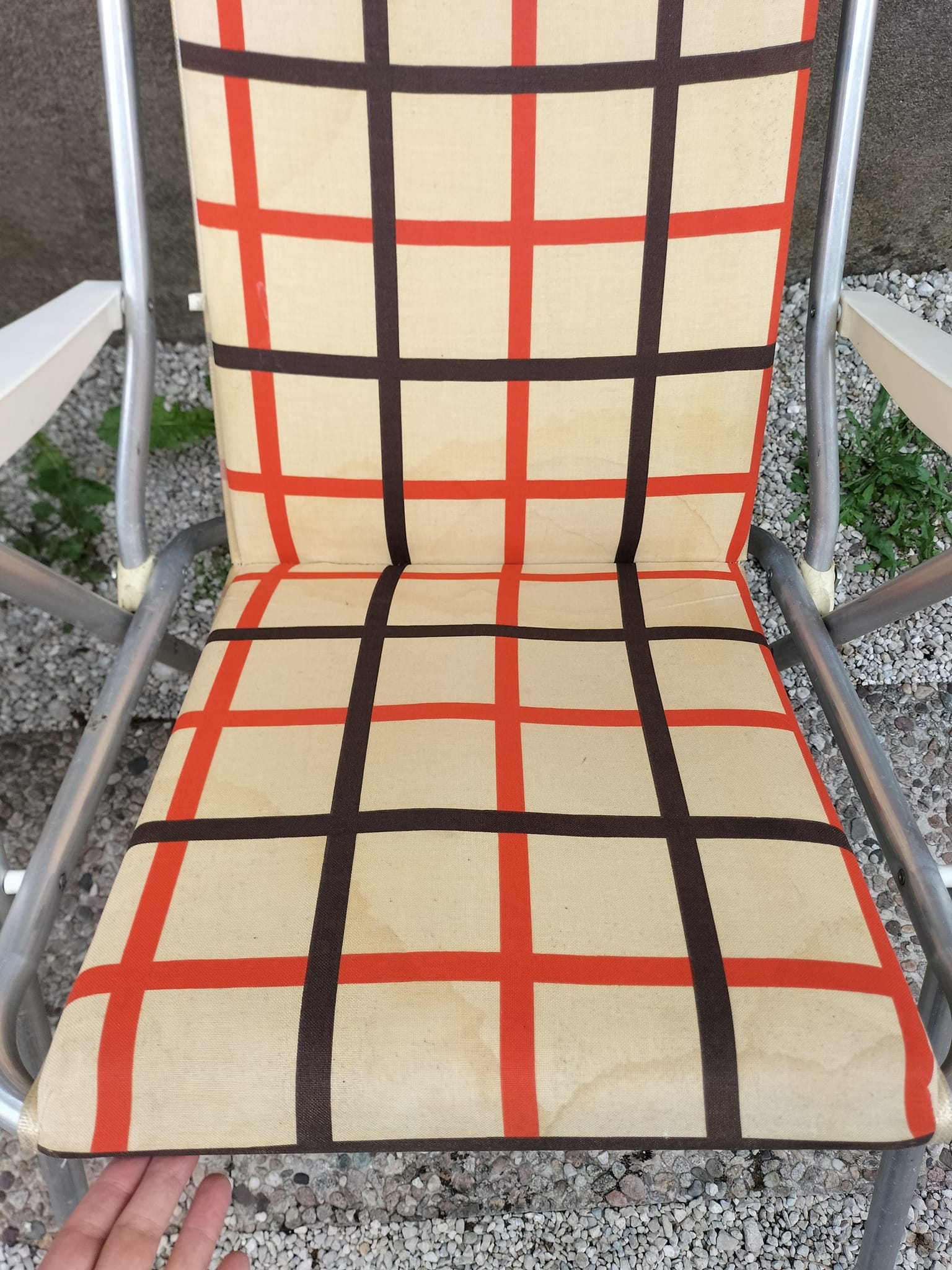 Set of two vintage folding chairs