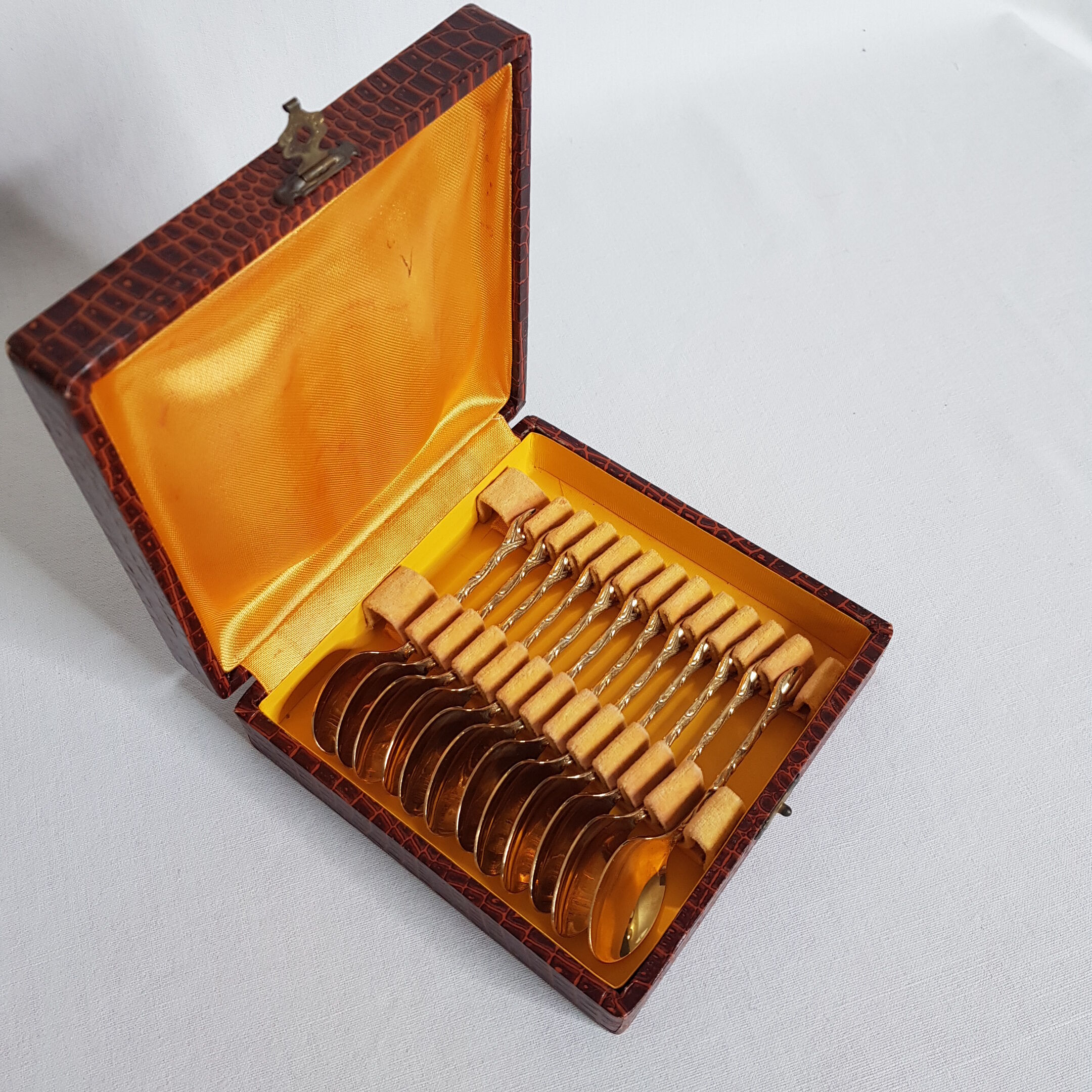 Set of 12 mocha spoons in golden metal with vegetable décor and coffee bean