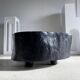 Table basse noire en bois massif