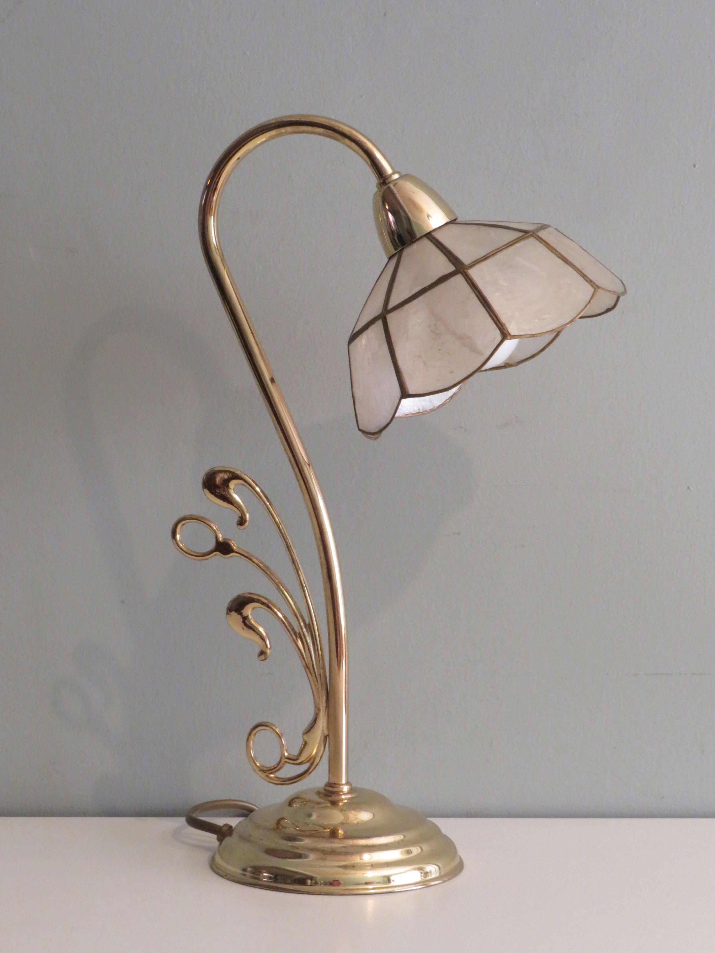 Vintage table lamp brass and Capiz, Massive Belgium