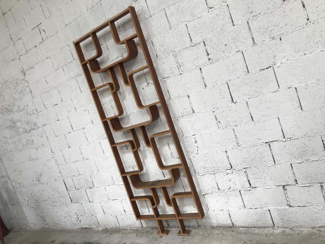 Claustra en bois lamellé courbé conçu par Ludvik Volak et Jindrich Halabala 1960