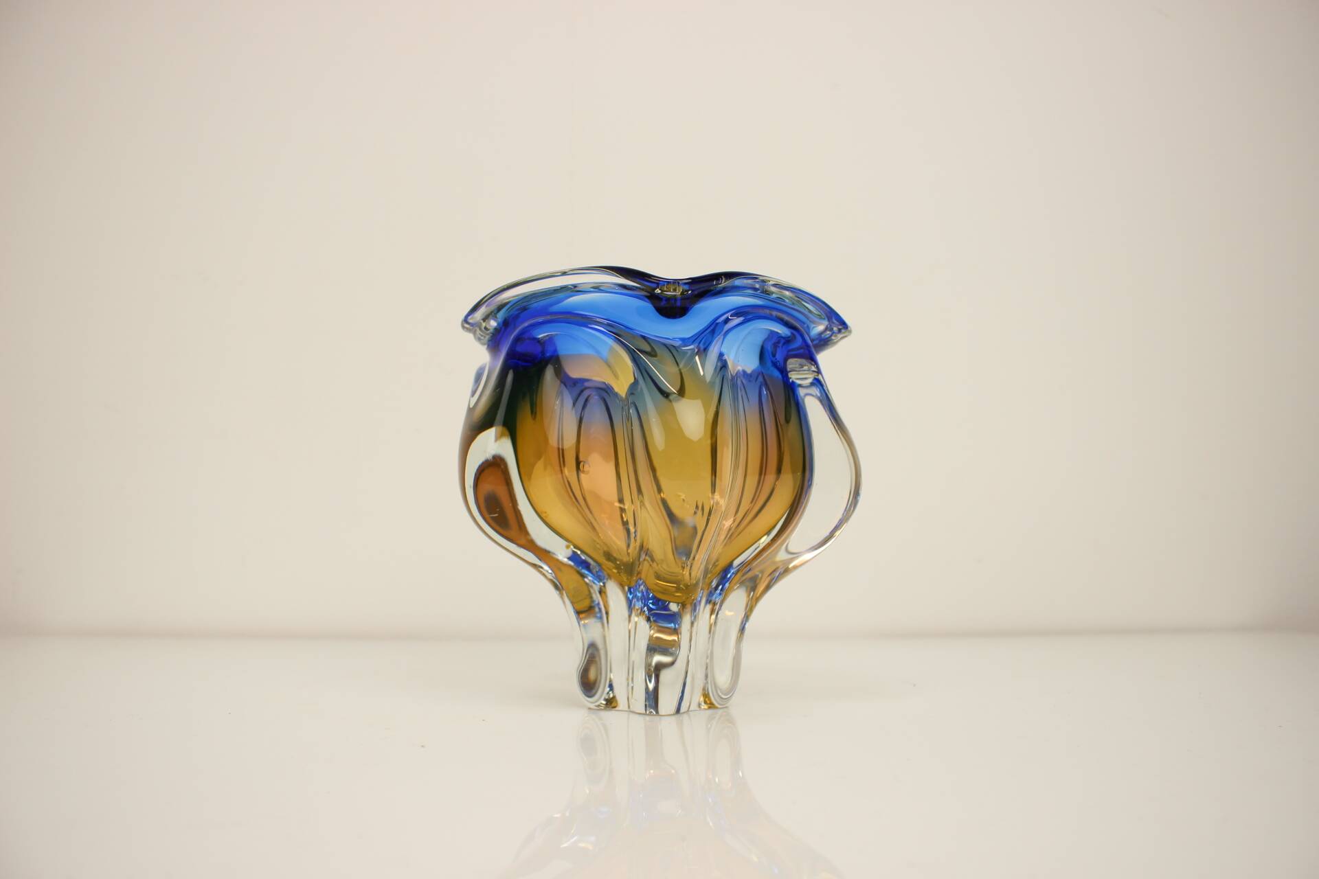 Cendrier vintage en verre d'art conçu par Josef Hospodka dans les années 1960.