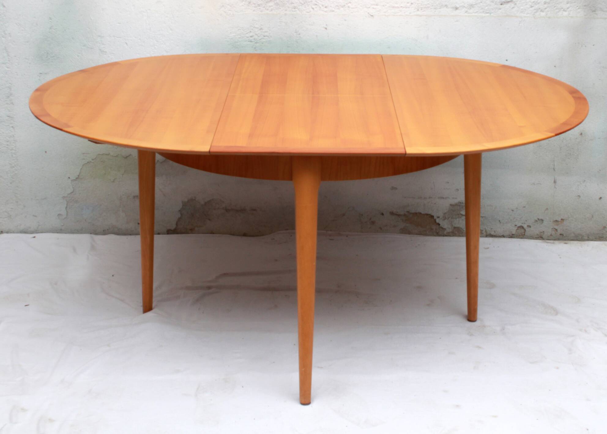 1960s round diningtable in cherrywood from LÜBKE