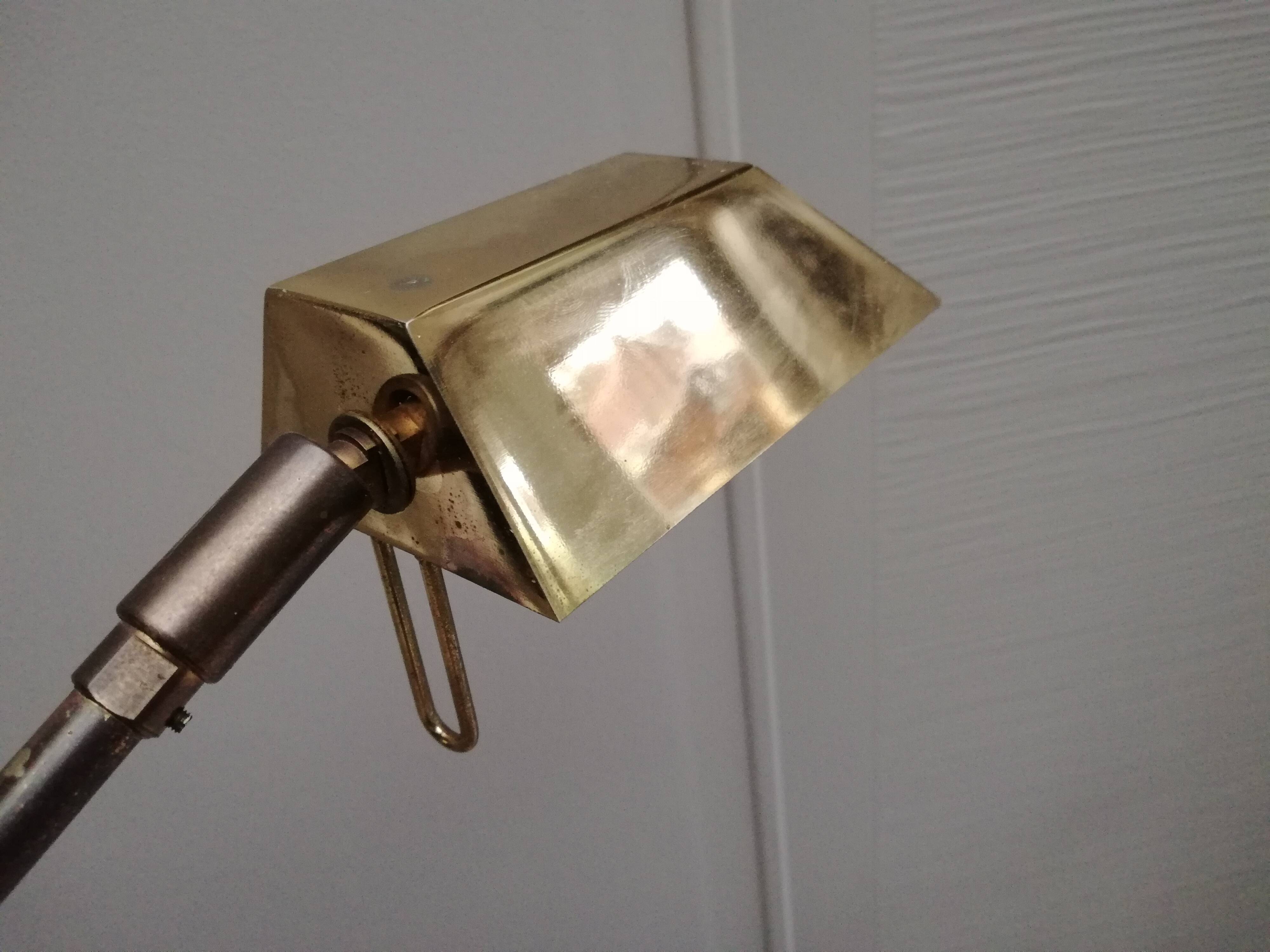 Gold metal counterweight lamppost