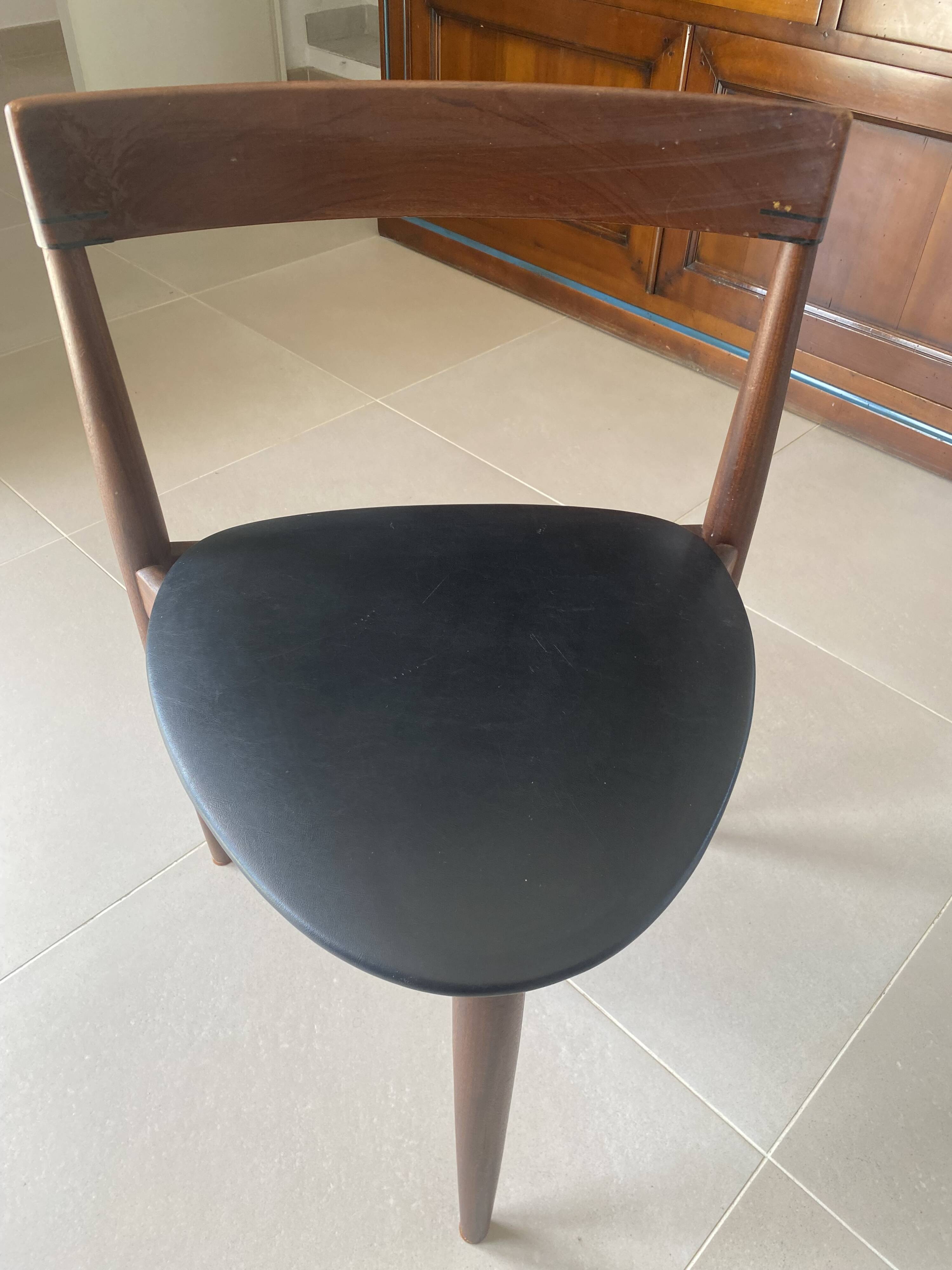 4 Frem Rojle tripod chairs by Hans Olsen