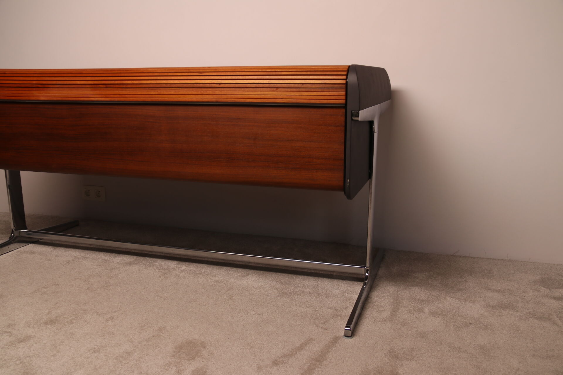 'Action office desk'  in walnut  designed by George Nelson  for Herman Miller - US - 1960's