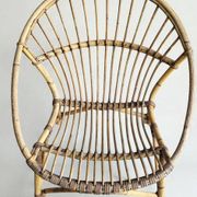 Salon, shell chairs in rattan from the 1960s.