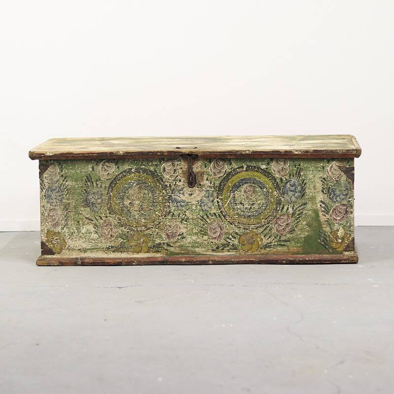 Coffre de mariée peint en art populaire roumain antique