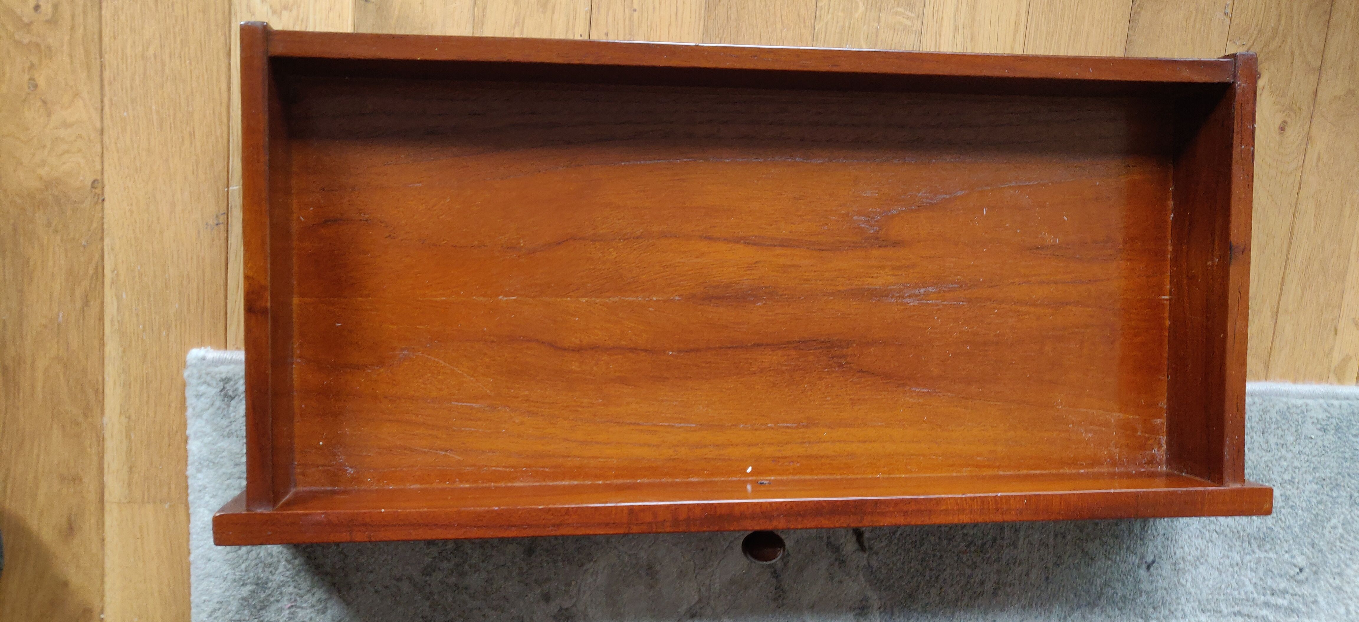 Grange shelf in wood and metal