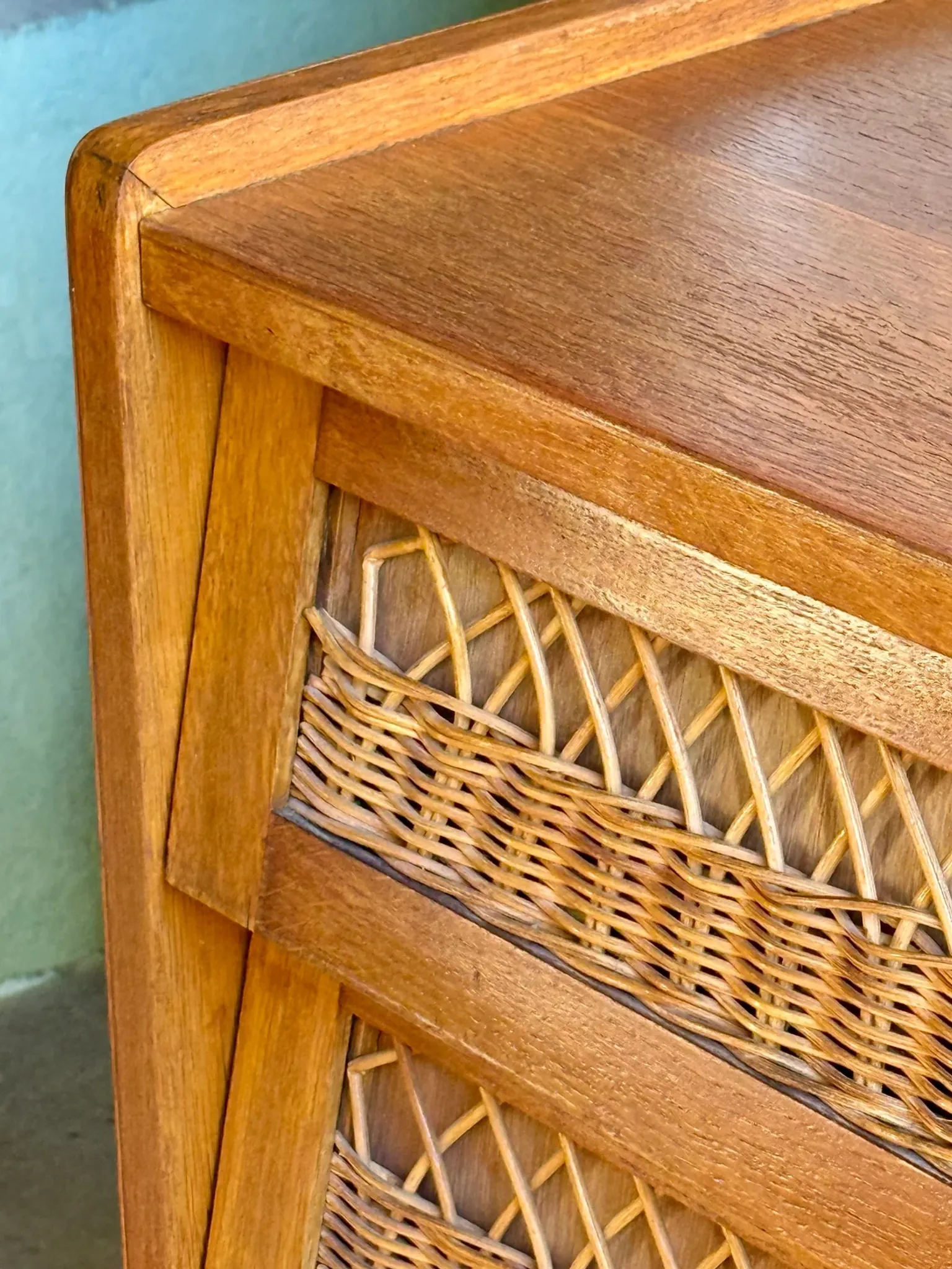 Scandinavian chest of drawers in oak and rattan from the 50s/60s.