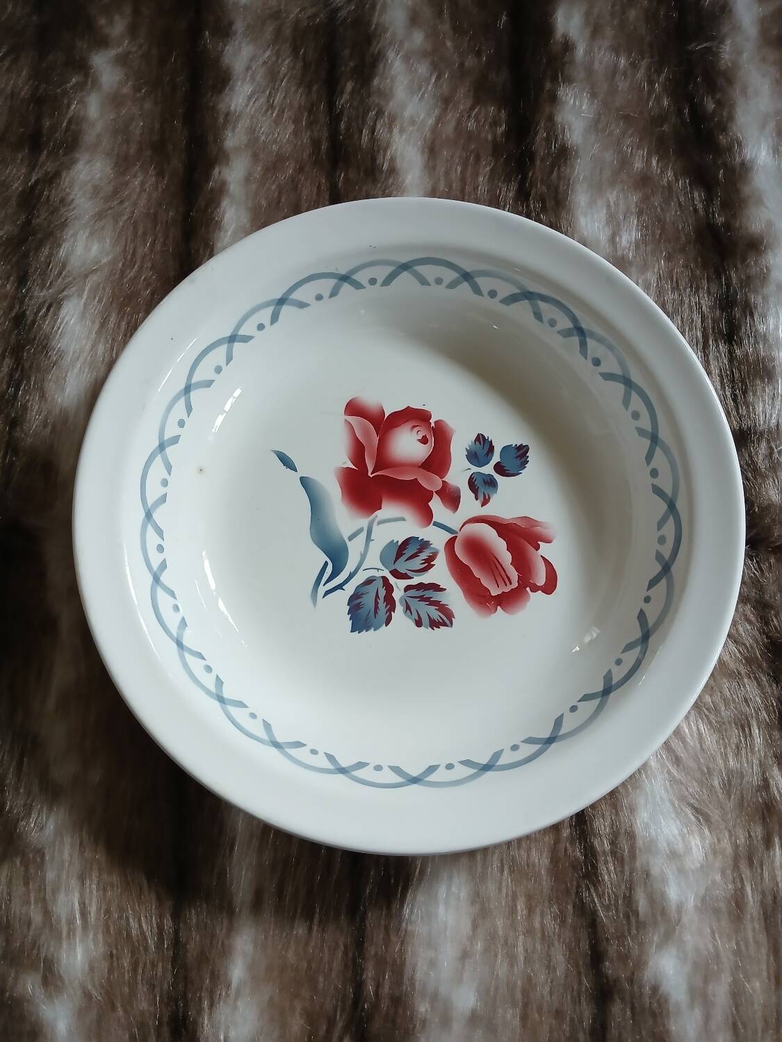Large round antique plate from Digoin and Sarreguemines.