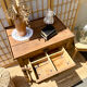 Travailleuse en bois