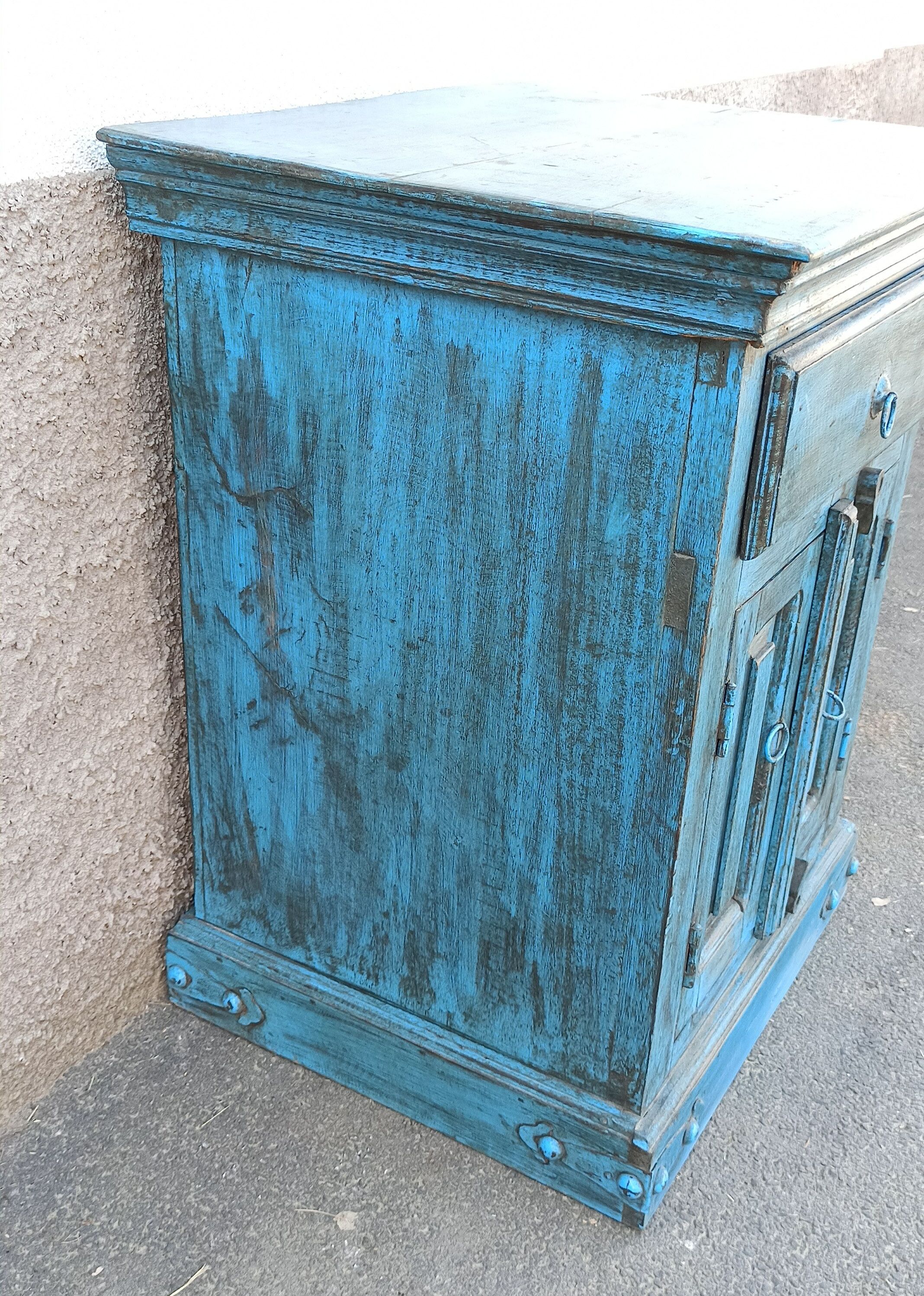 Meuble d'appoint en bois ancien bleu
