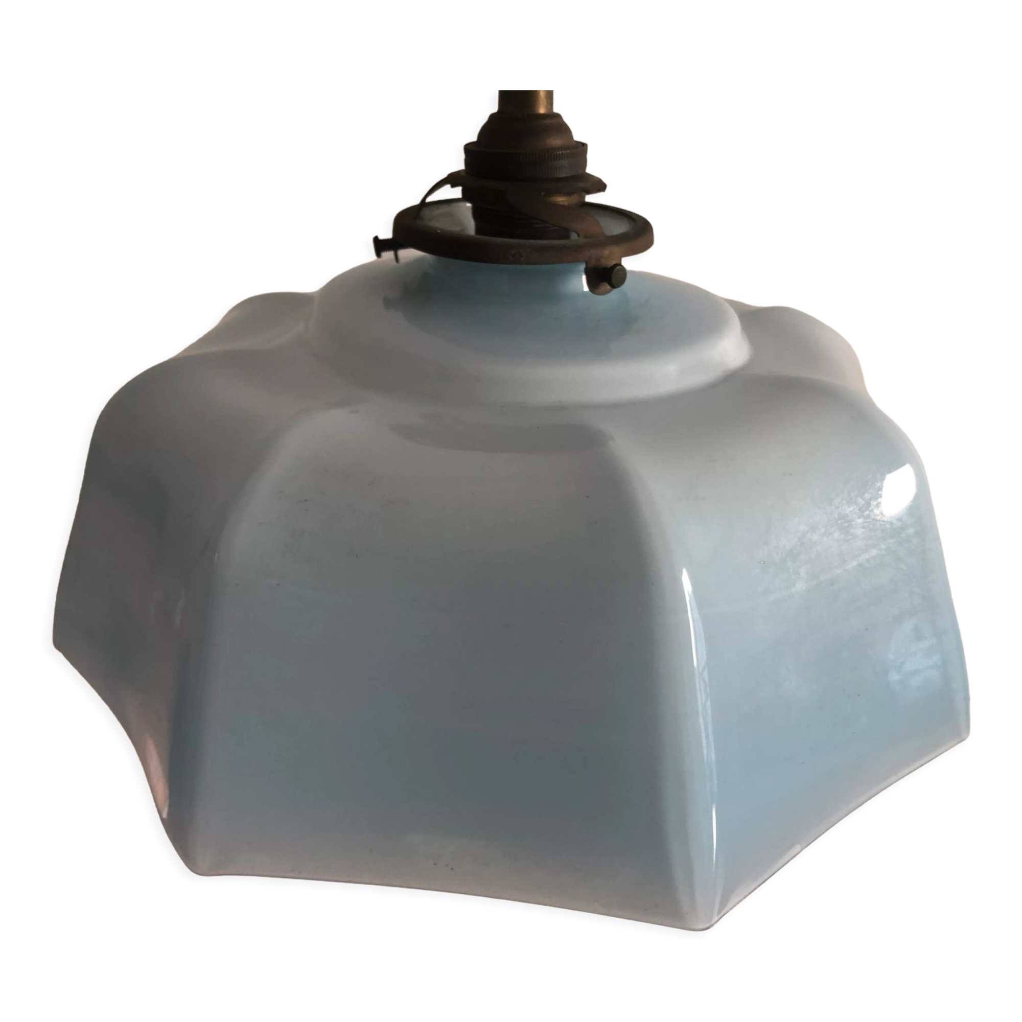 Blue opaline suspension