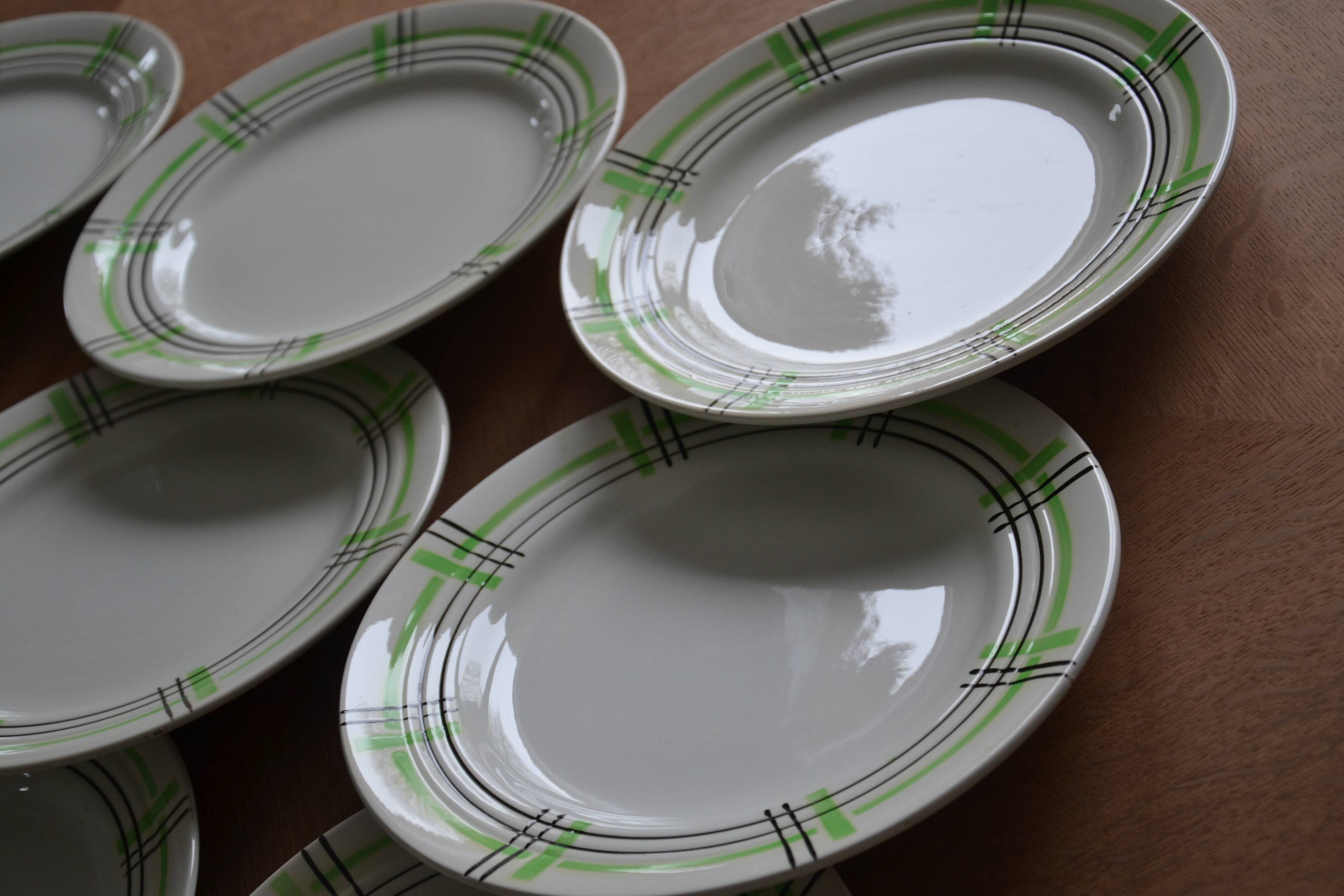 9 assiettes plates  à carreaux ceranord St Amand