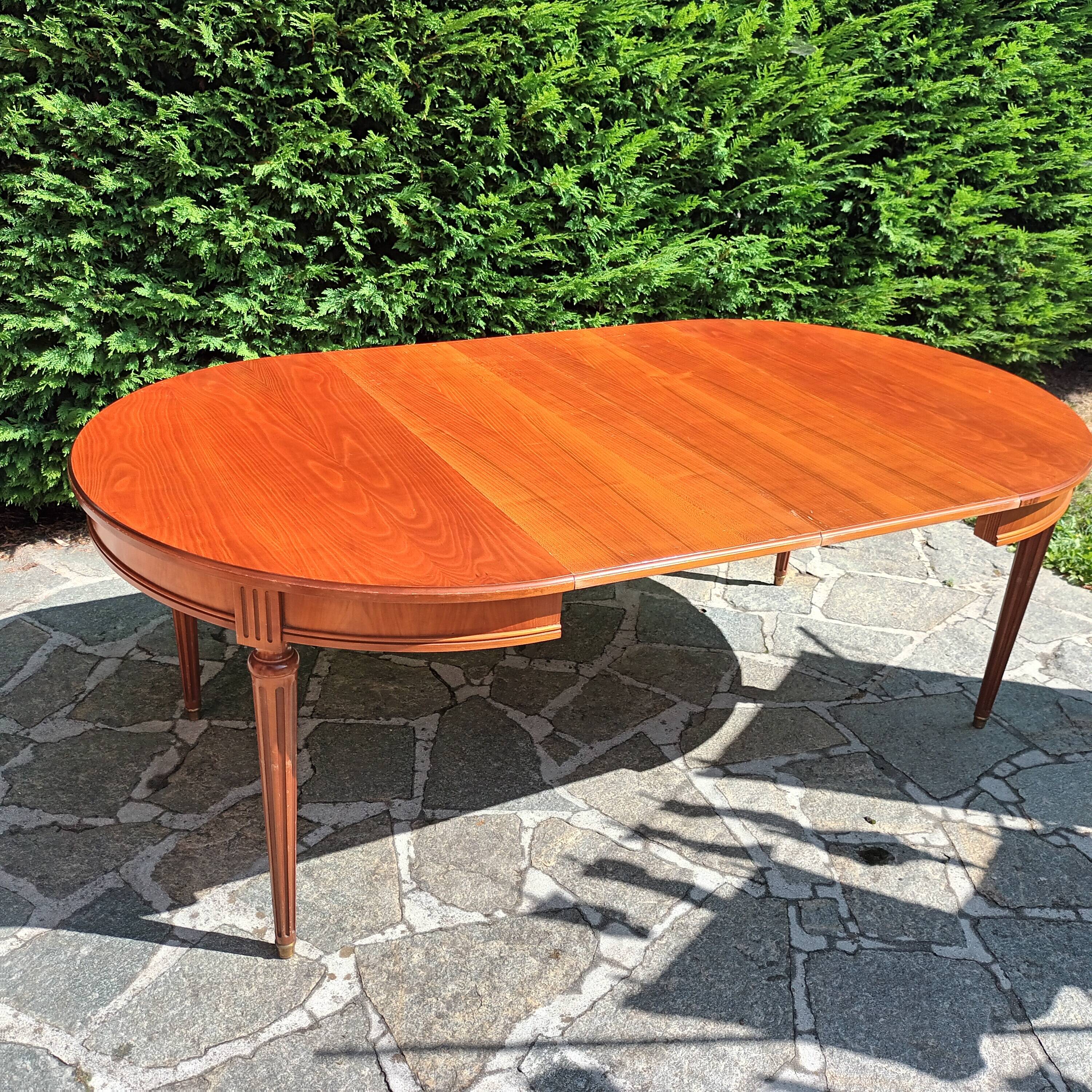 Cherry wood Louis XVI table with 2 extensions.