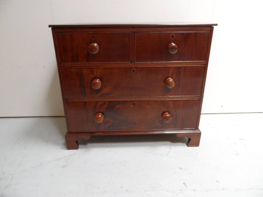 Commode en acajou antique