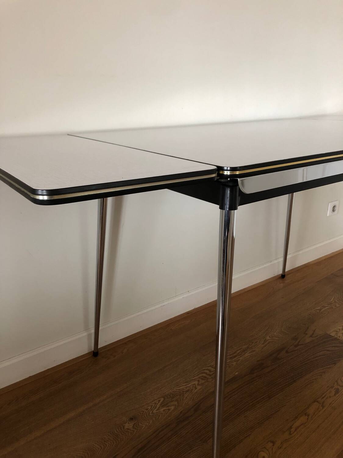 Extendable table