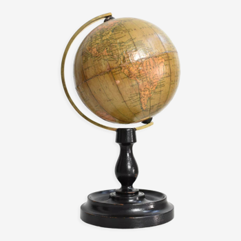 Globe terrestre vers 1930