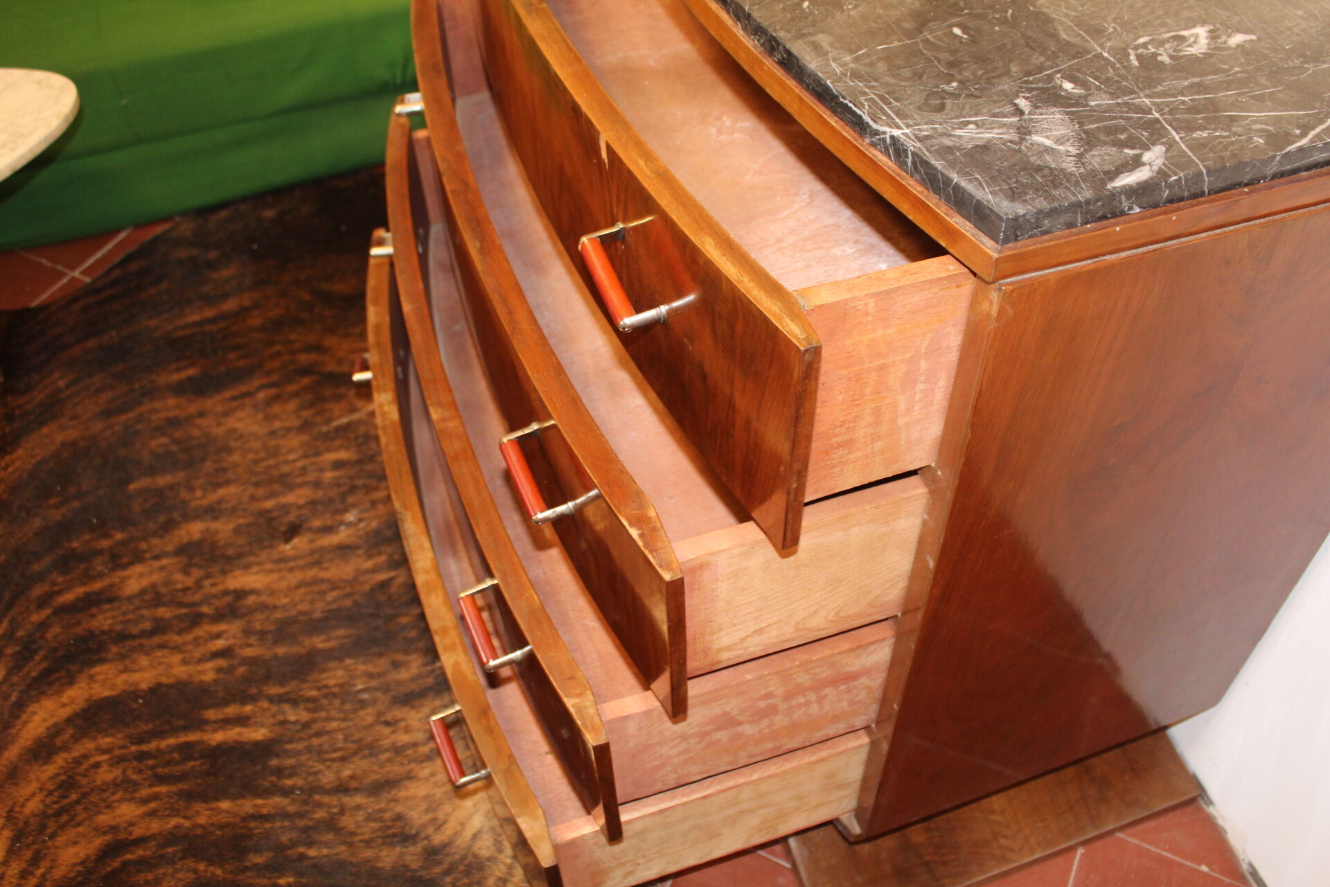 Art deco chest of drawers