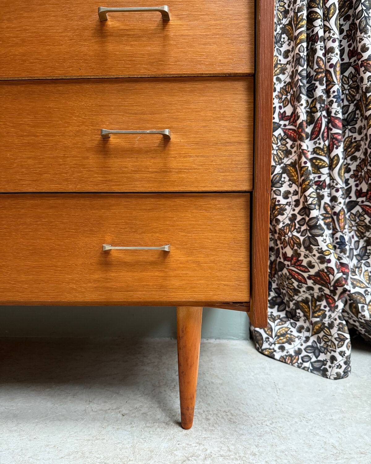 Vintage oak chest of drawers