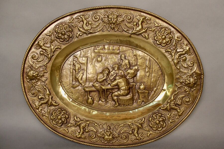 Pair Of Oval Plates In Brass Repulsed 19th century decorated with taverns