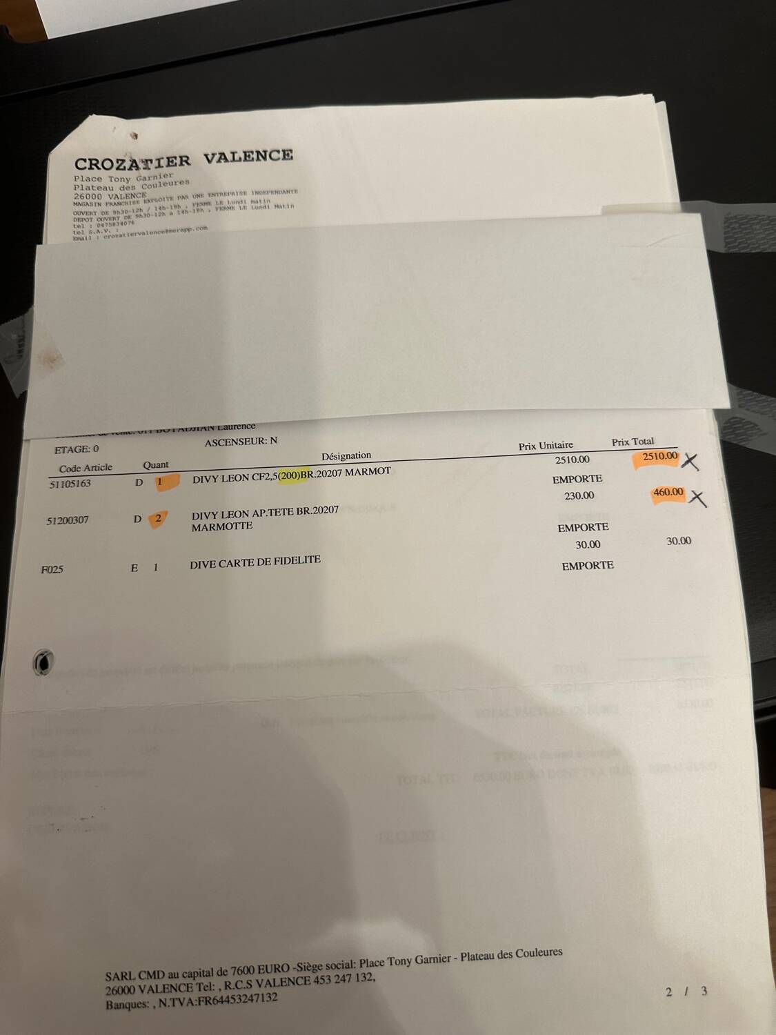 Lot of 2 high-end leather sofas.