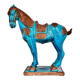 Sculpture d’un cheval Tang en faïence bleue turquoise