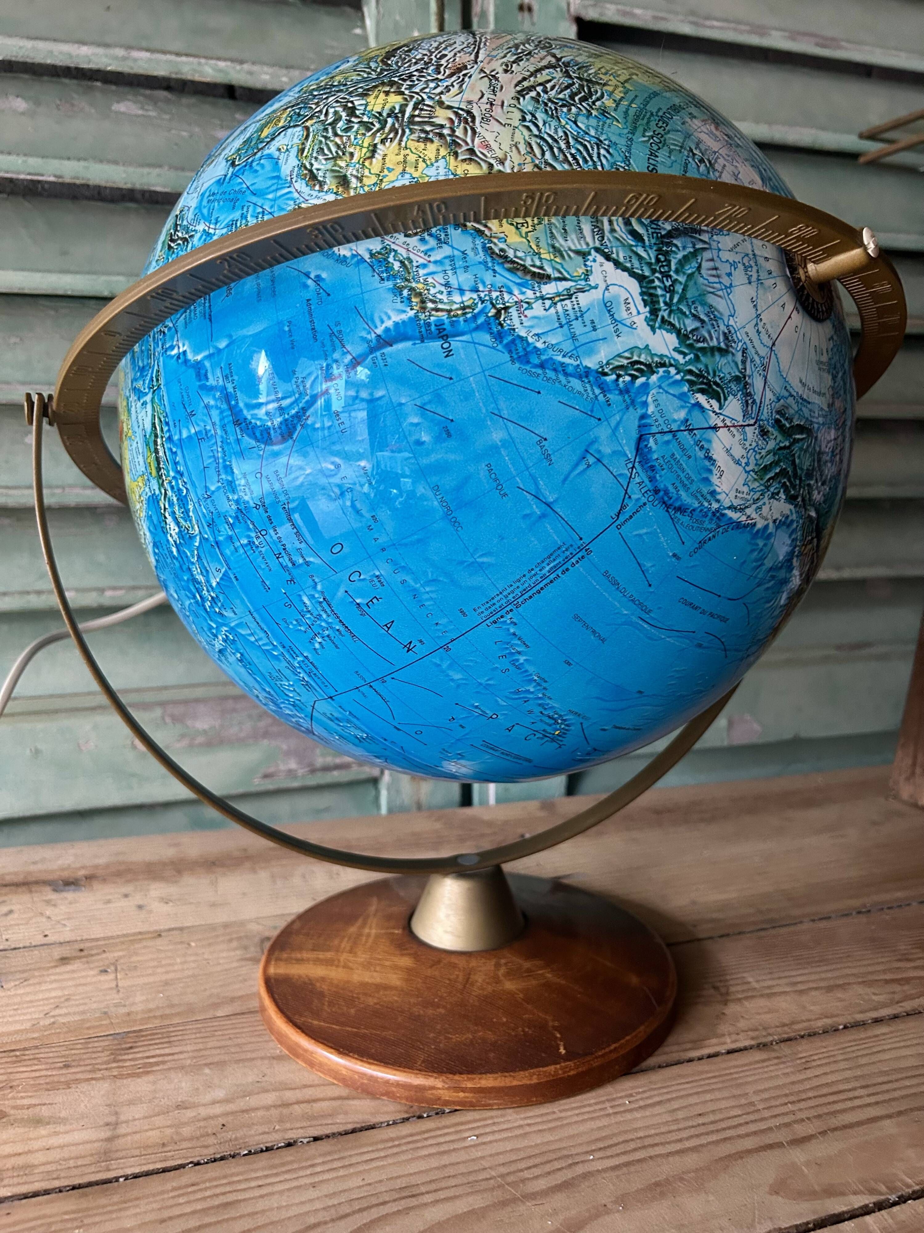 Illuminated Relief Globe – Scan-Globe Model 3Z Gyroscopic