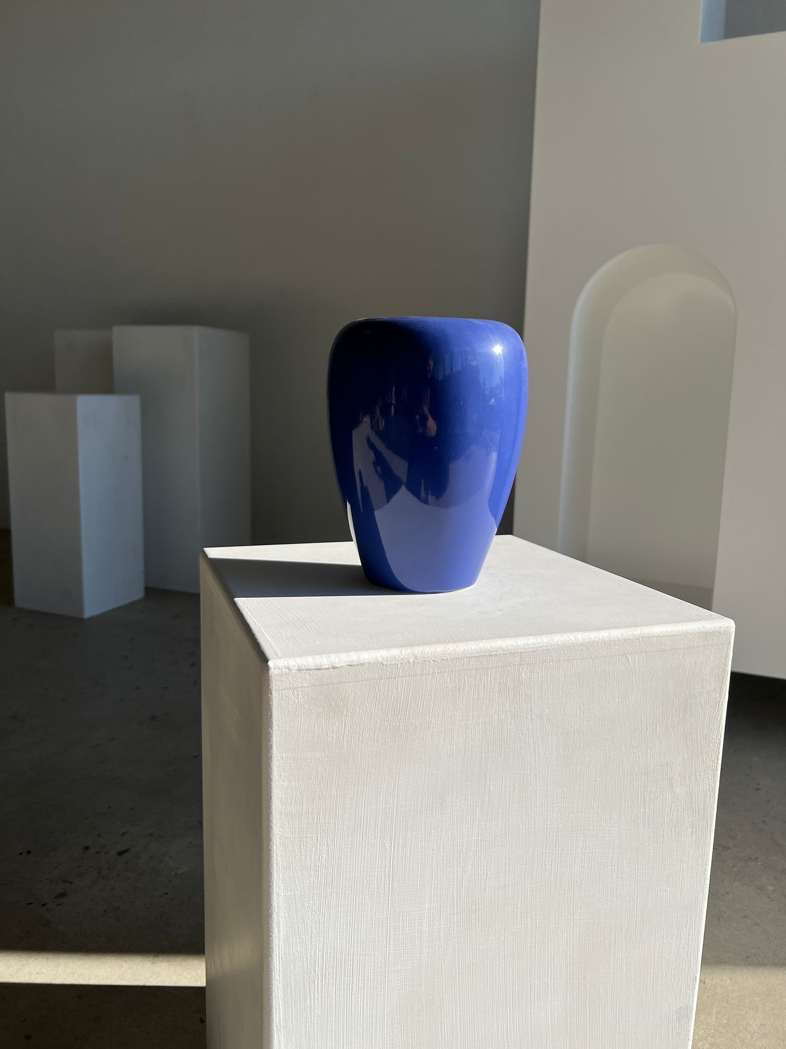Modern vase oblong dark blue / dark purple H:19cm