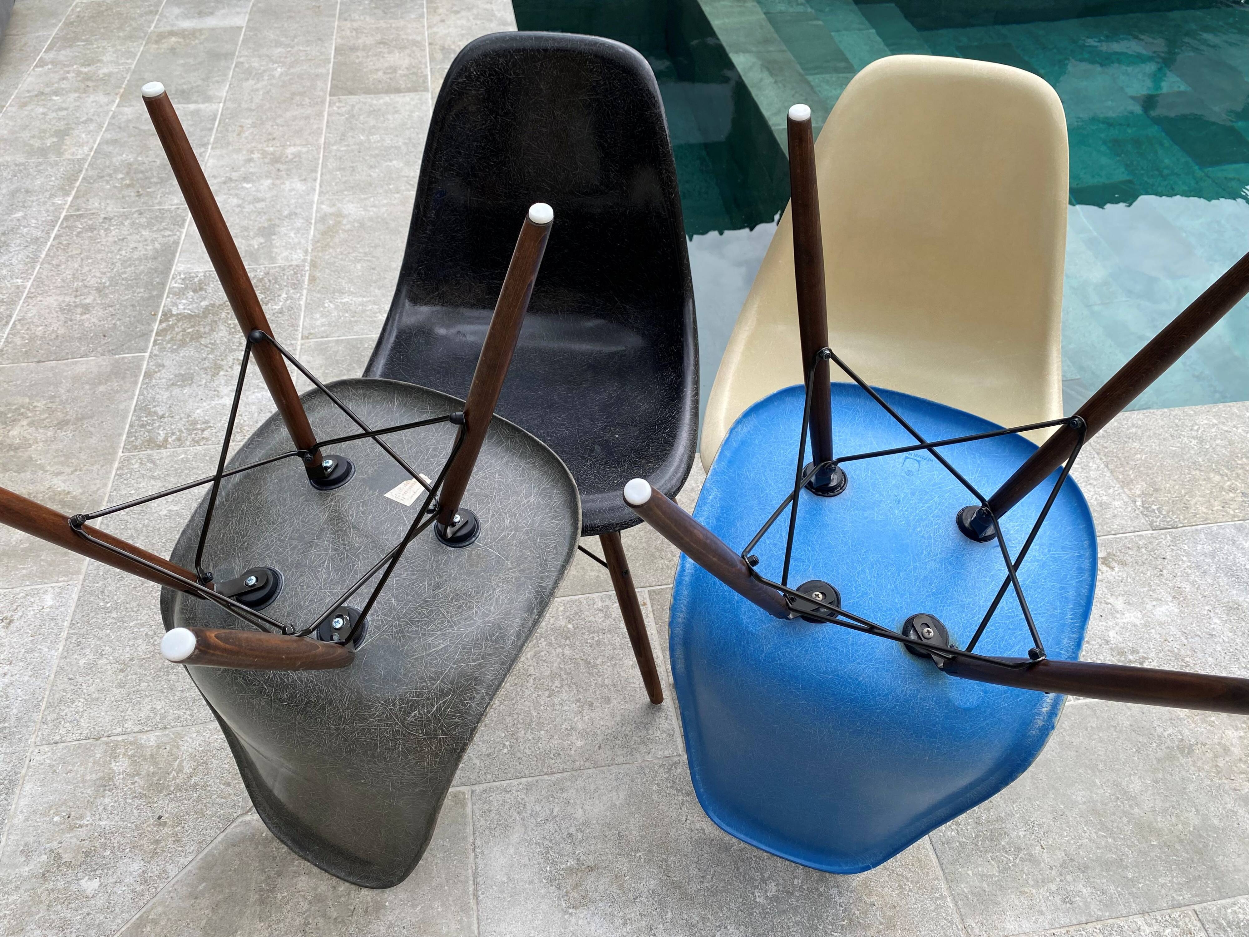 Lot of 4 DSW chairs in walnut fiber by Eames Herman Miller, vintage