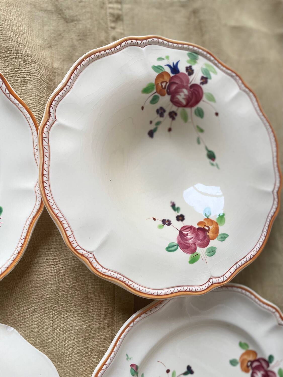 6 Plates and Dish with Painted Flowers Faïencerie Longchamp Monaco 1960s