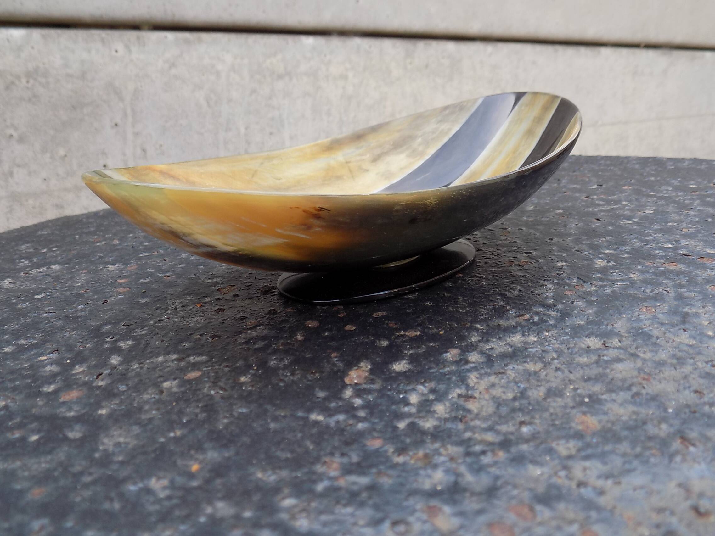 Imitation horn pocket emptier