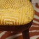 Ensemble de 4 chaises de salle à manger de style art déco en bois de chêne marron chocolat avec revêtement géométrique
