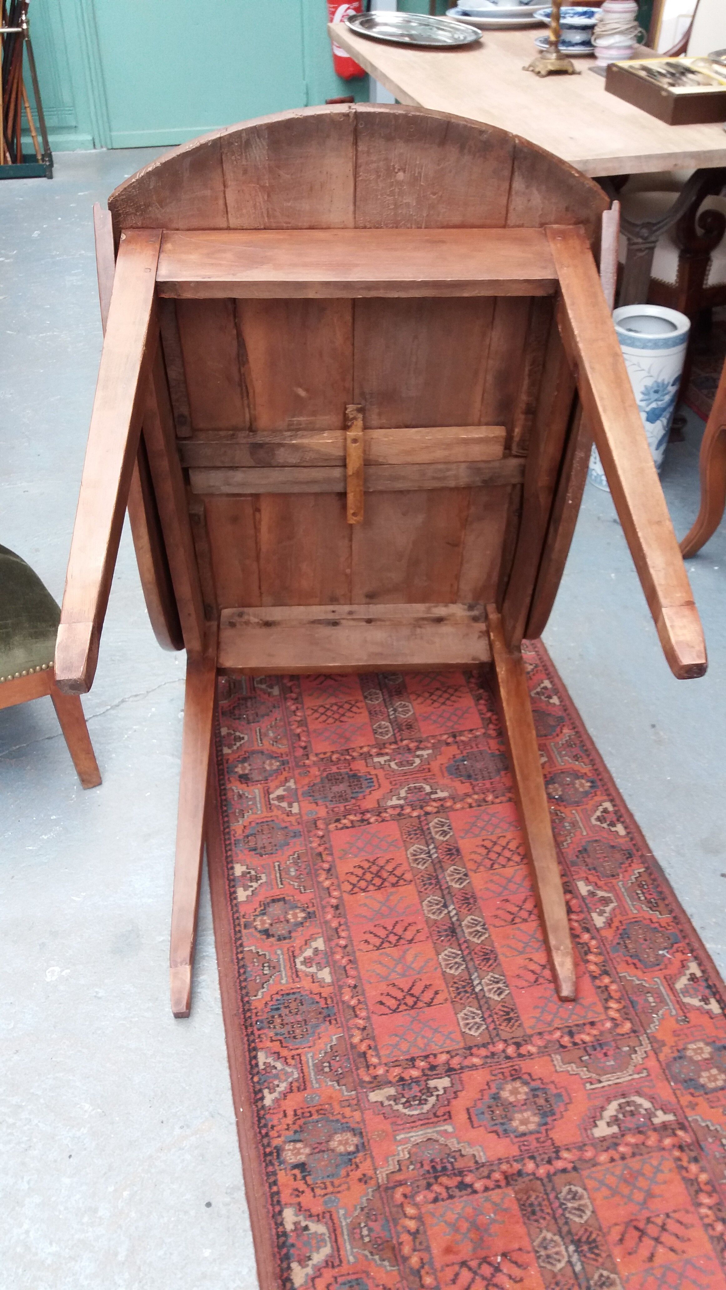 Louis Philippe round table