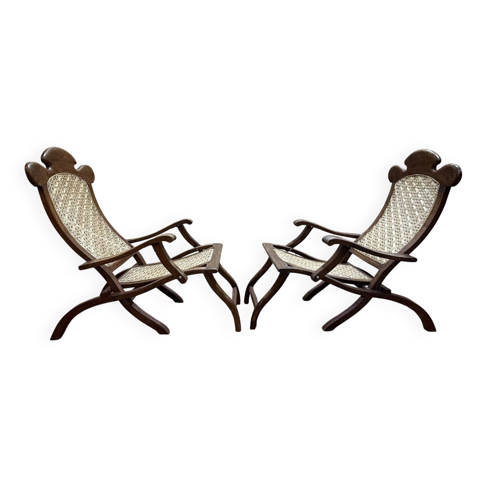 Paire de chaises longues de bateau en cannage