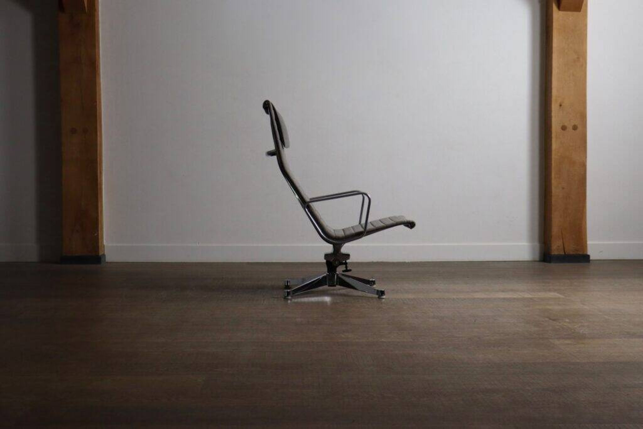 Early edition Eames EA124 Aluminium Group lounge chair by Herman Miller, 1970s