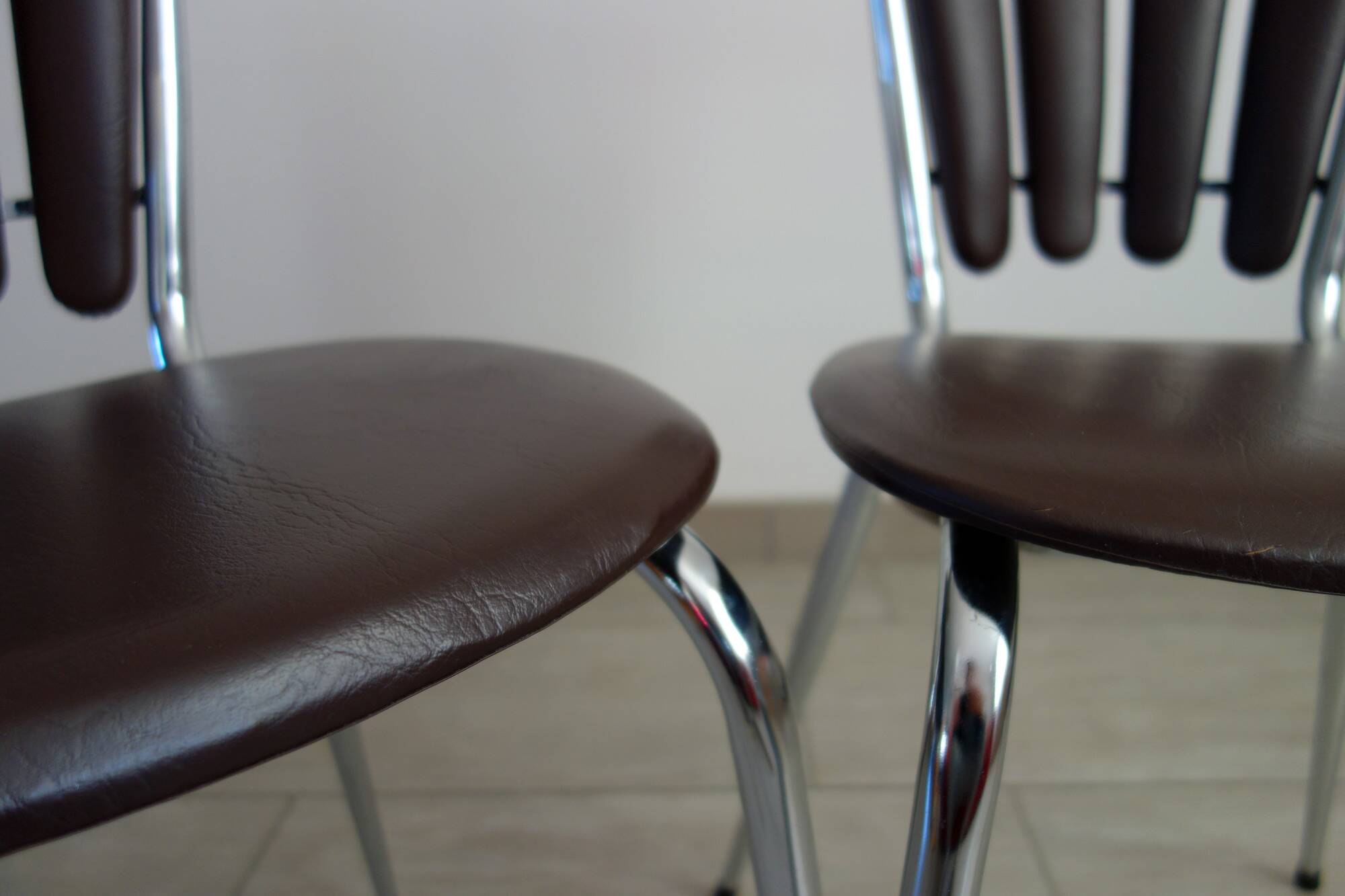 Lot de 2 chaises pétales chocolat Soudexvinyl