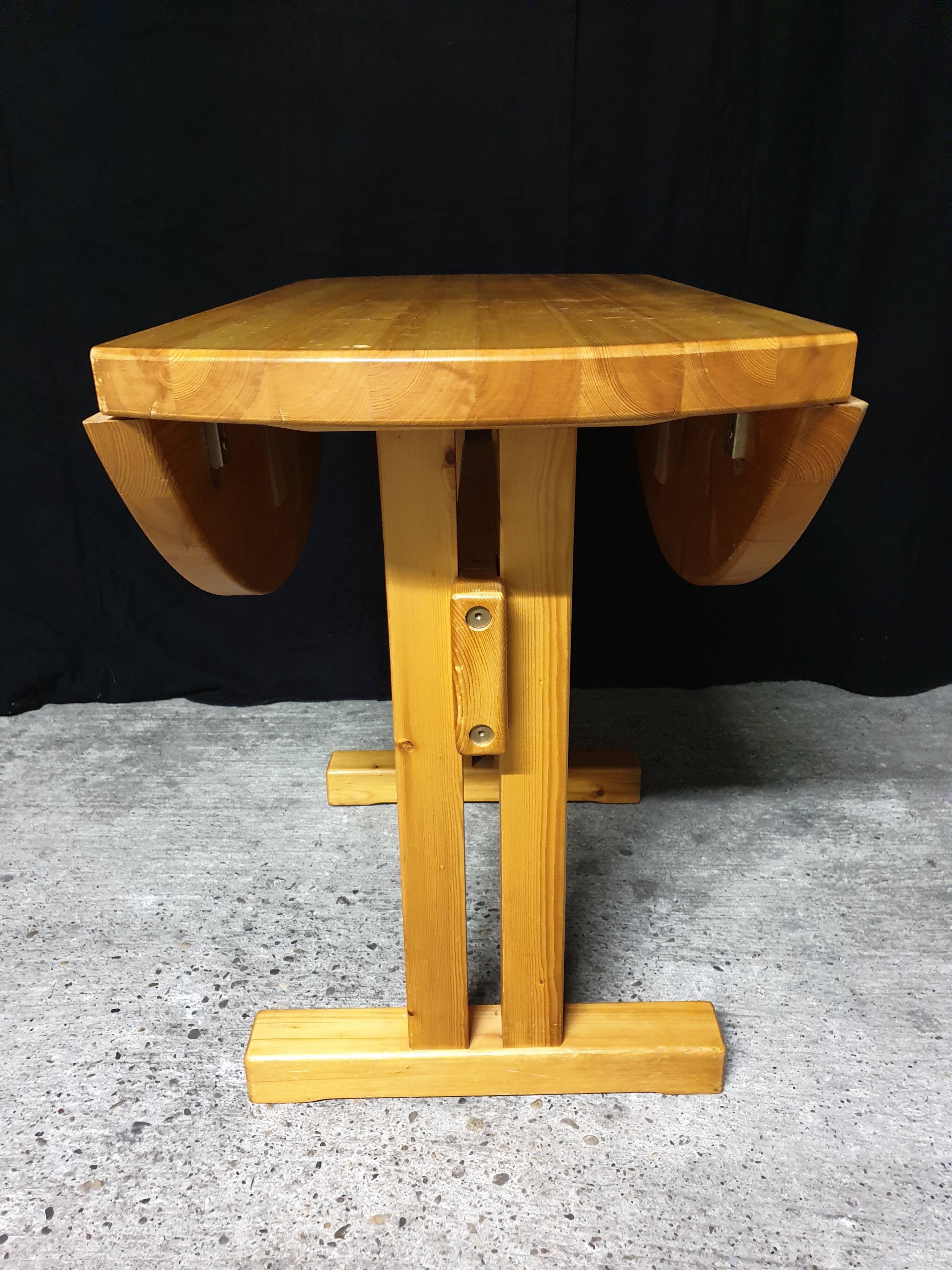 Charlotte Perriand vintage round dining table Les Arcs in pine from the years.