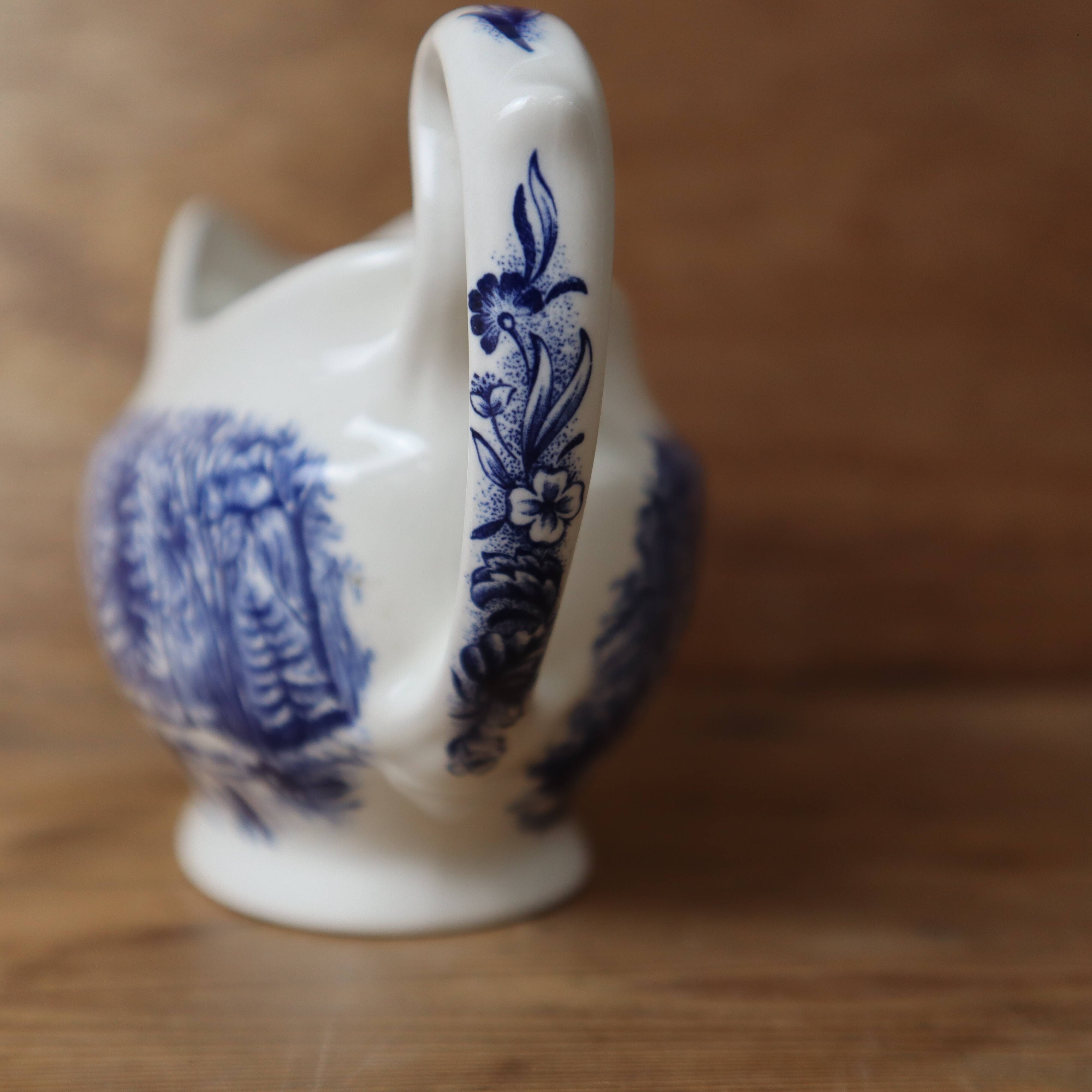 Old English Churchill "early winter" sauce boat