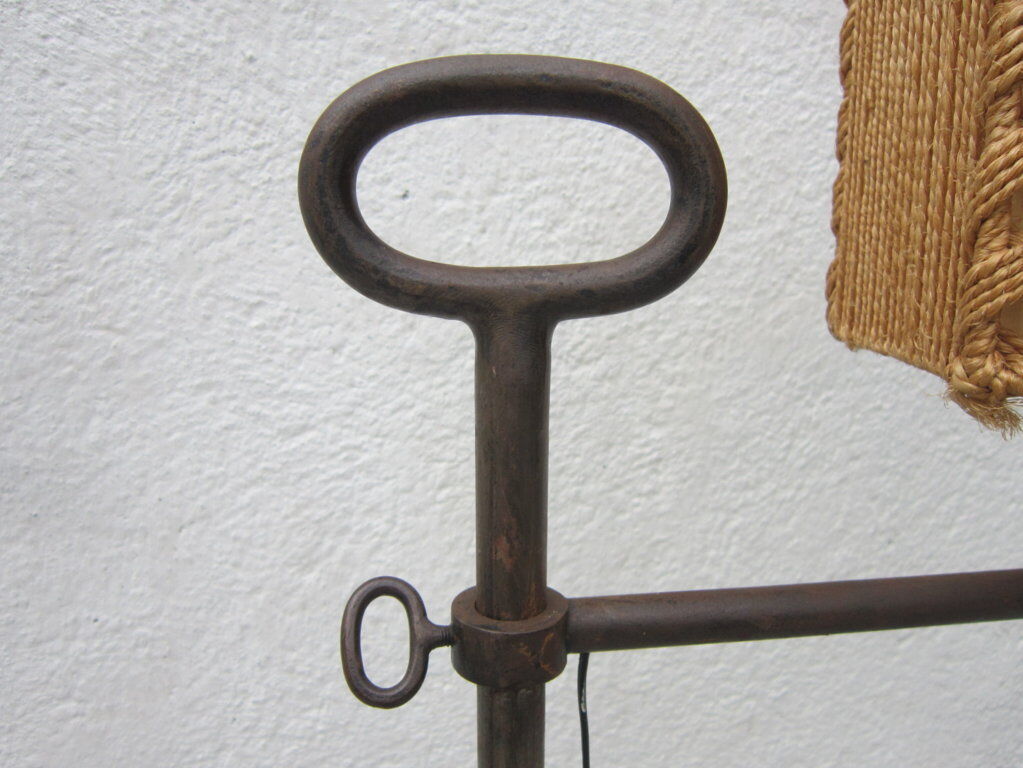 Tripode gallows lamp