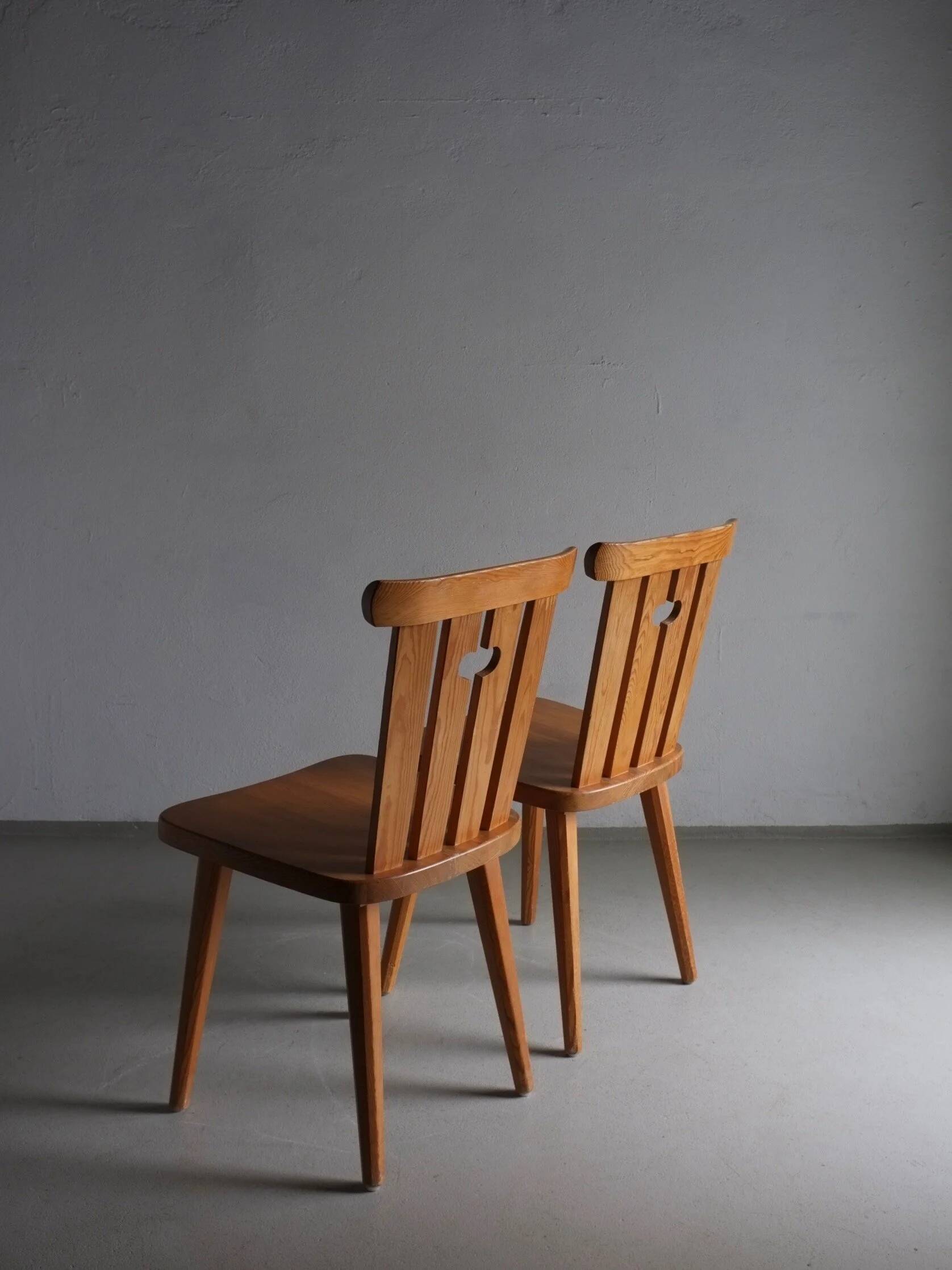 2 solid pine chairs | Göran Malmvall | Sweden | 1940s