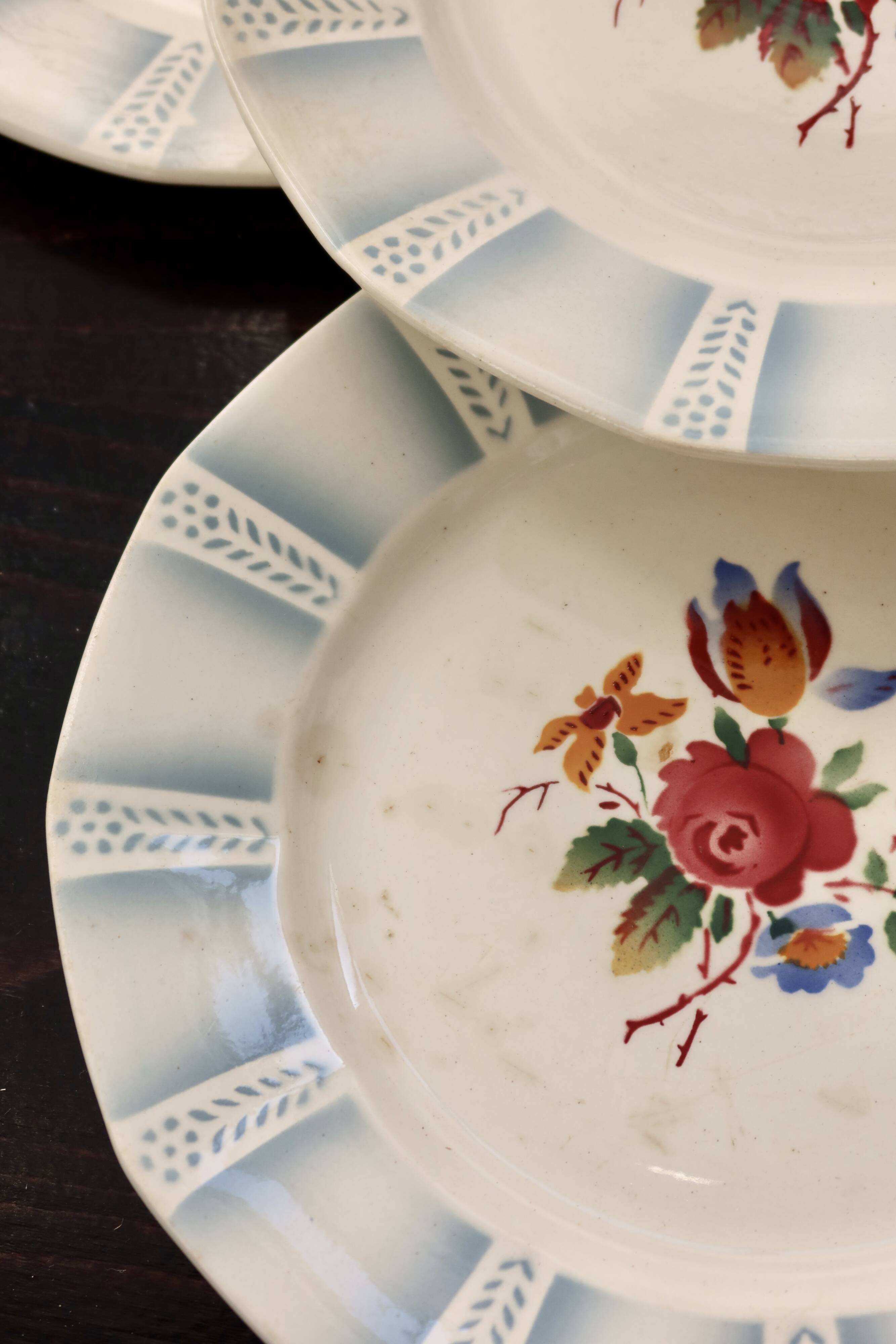 4 vintage Sarreguemines “Claude” dinner plates - Earthenware with floral decoration