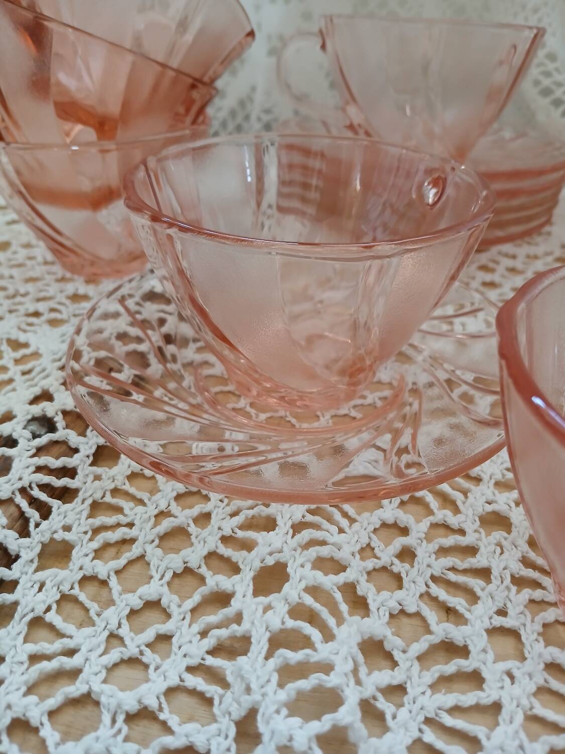 Set of 9 pink Vereco cups
