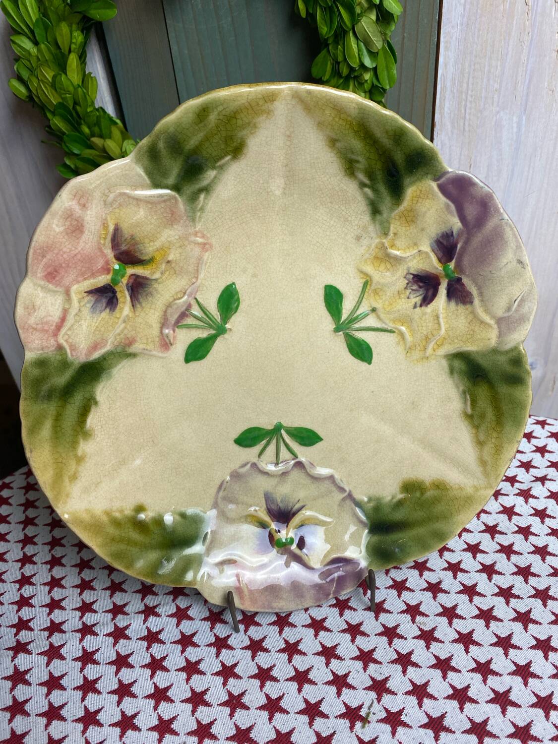 Antique Choisy Le Roi majolica plate